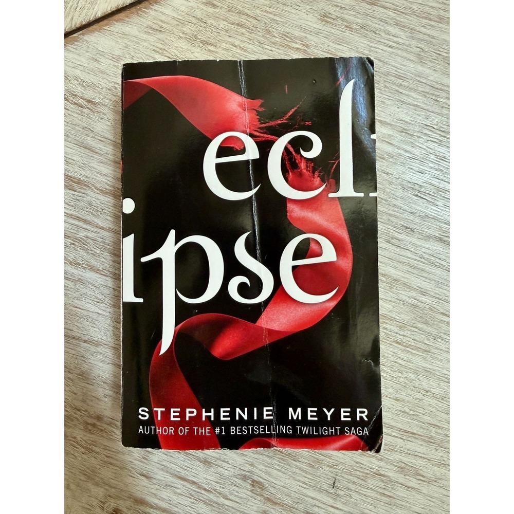 Eclipse (The Twilight Saga, Book 3) by Stephenie Meyer